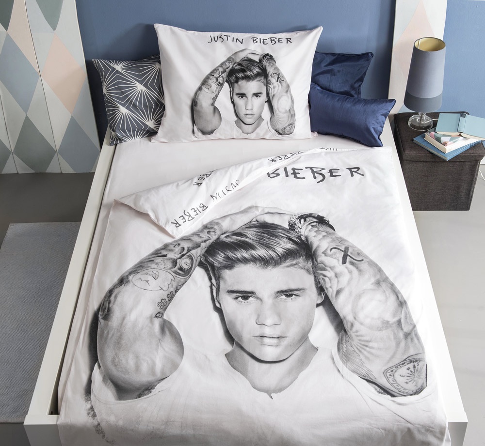 Im Bett Mit Dem Superstar Justin Bieber Bettwasche Bei Hofer