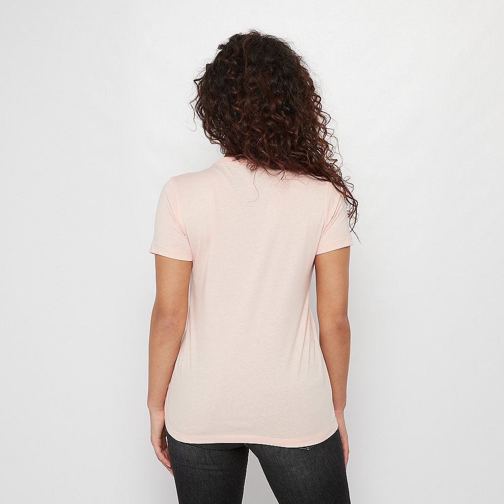 NIKE NSW Tee Essential Icon Futura washed coral/club gold