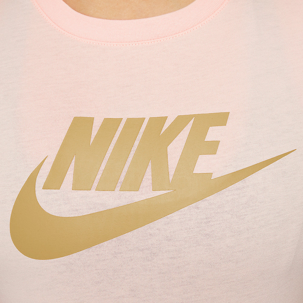 NIKE NSW Tee Essential Icon Futura washed coral/club gold