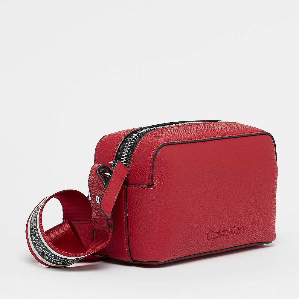 Calvin Klein Race Crossbody cherry