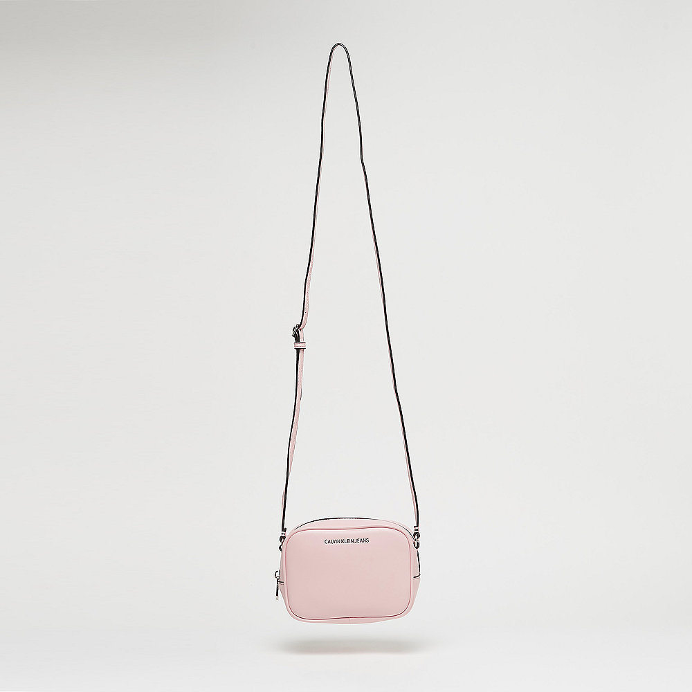 Calvin Klein Sculpted Camera Bag chintz rose