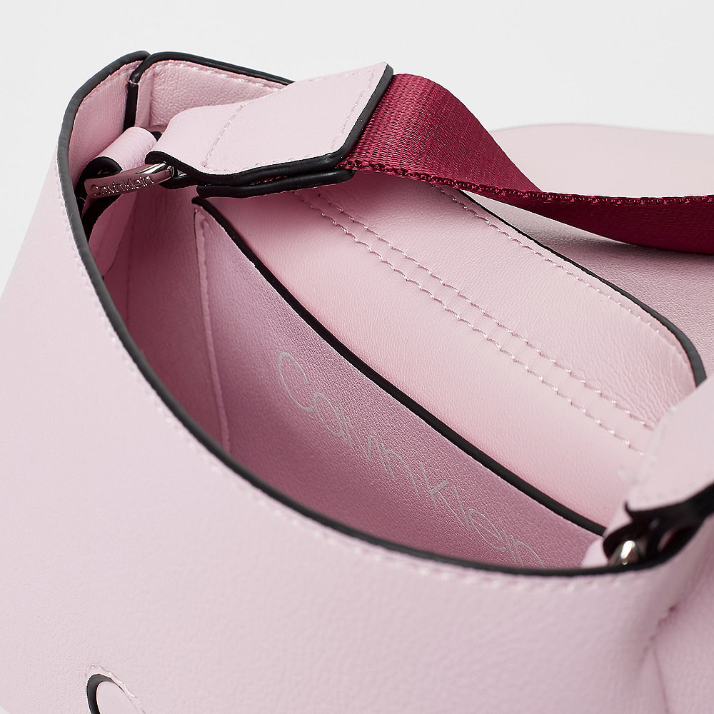 Calvin Klein Snap Flap Crossbody pastel pink