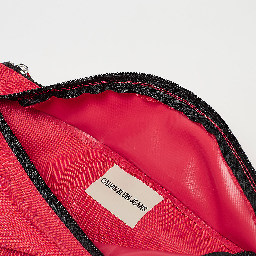Calvin Klein Sport Essential Street Pack scarlet