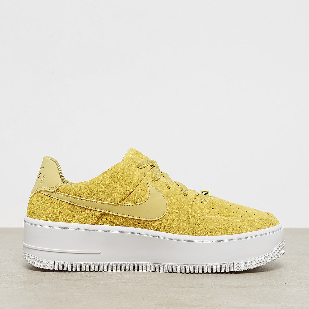 NIKE Air Force 1 Sage Low celery/celery-white
