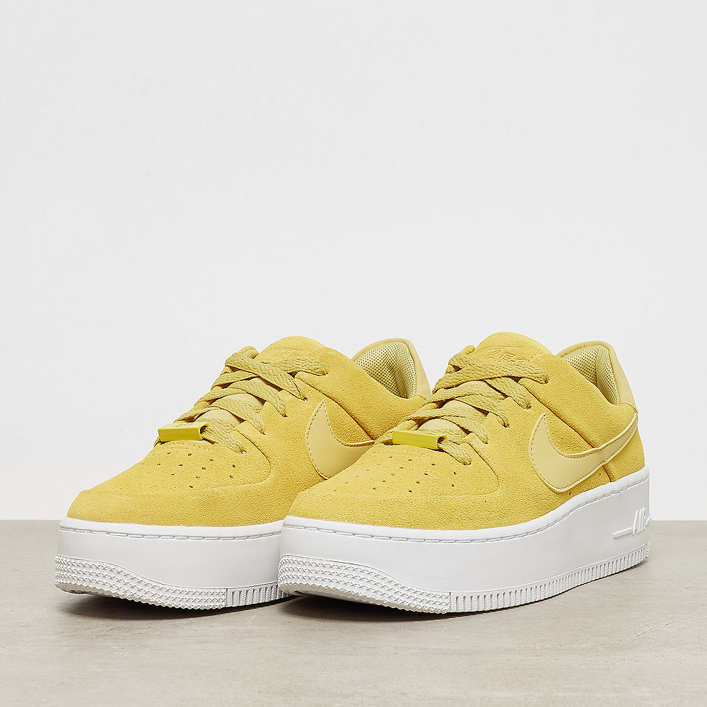 NIKE Air Force 1 Sage Low celery/celery-white
