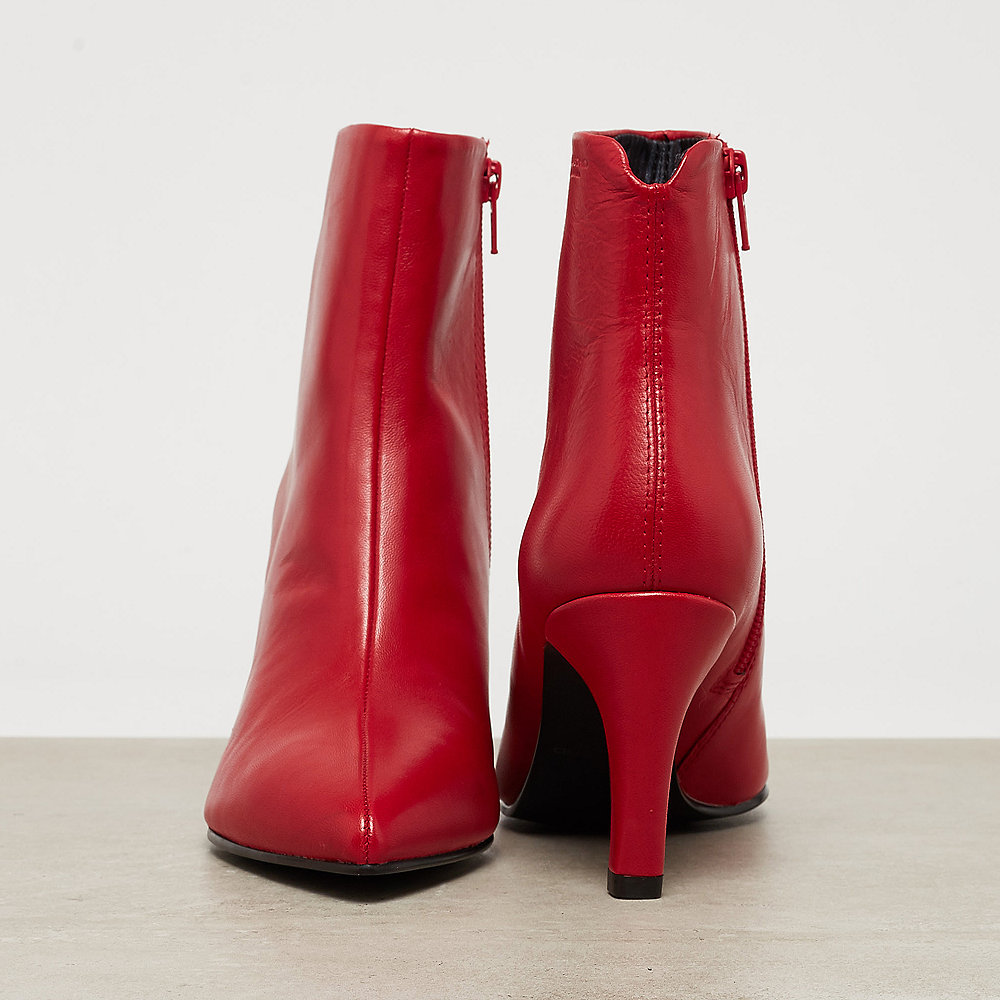 Vagabond Whitney red