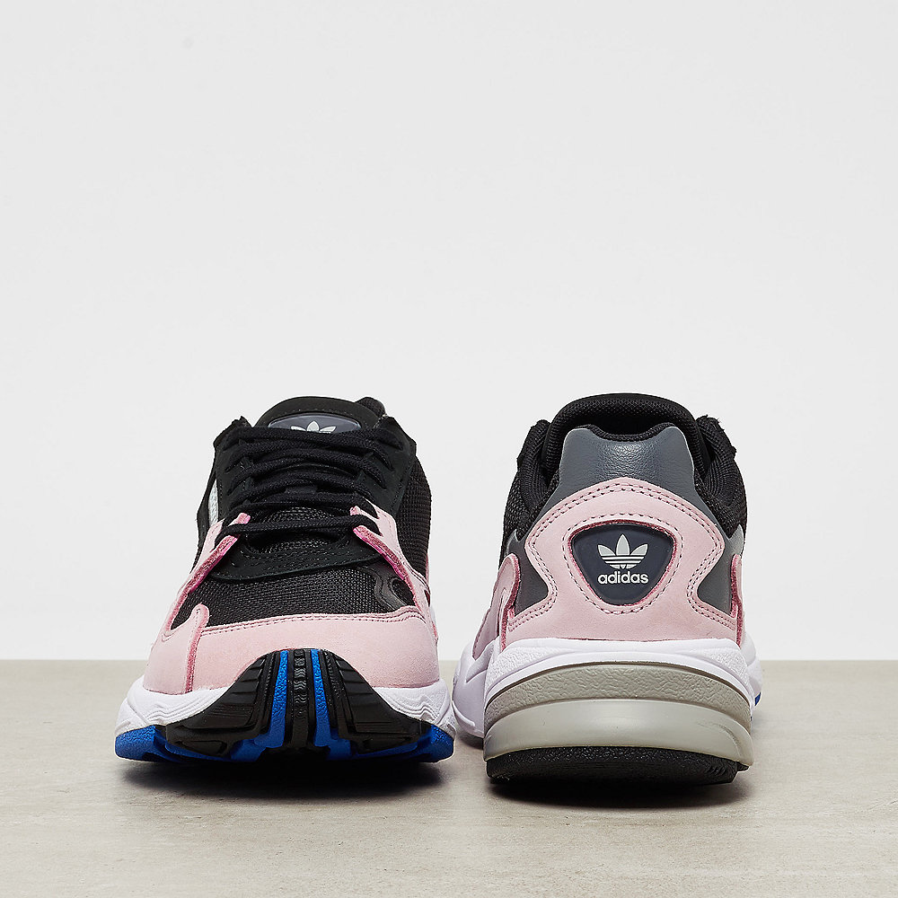 adidas Falcon W core black/core black/light pink