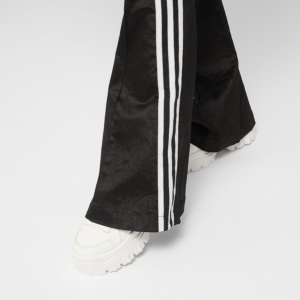 adidas Flared TP black