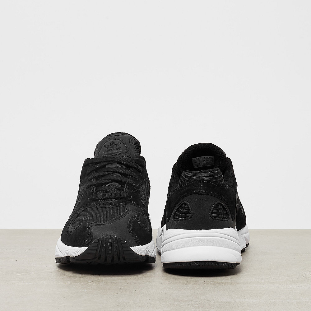 adidas Yung-1 core black/core black/white