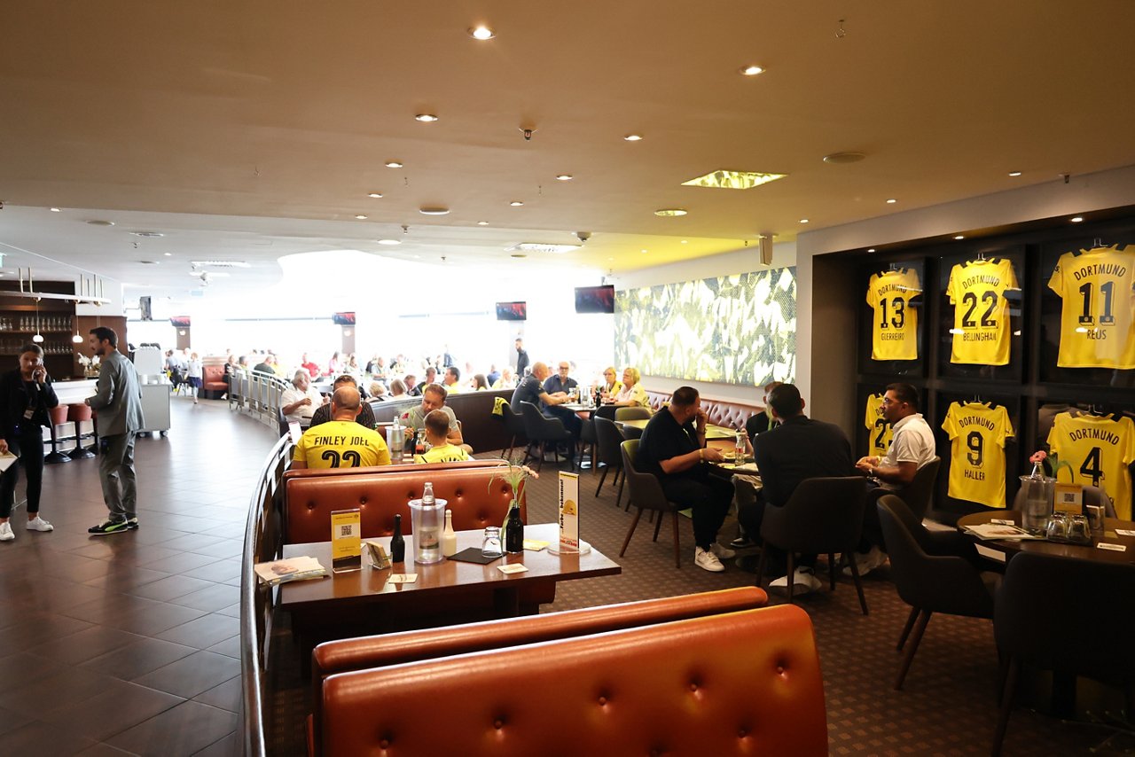 Friedensplatz at SIGNAL IDUNA PARK