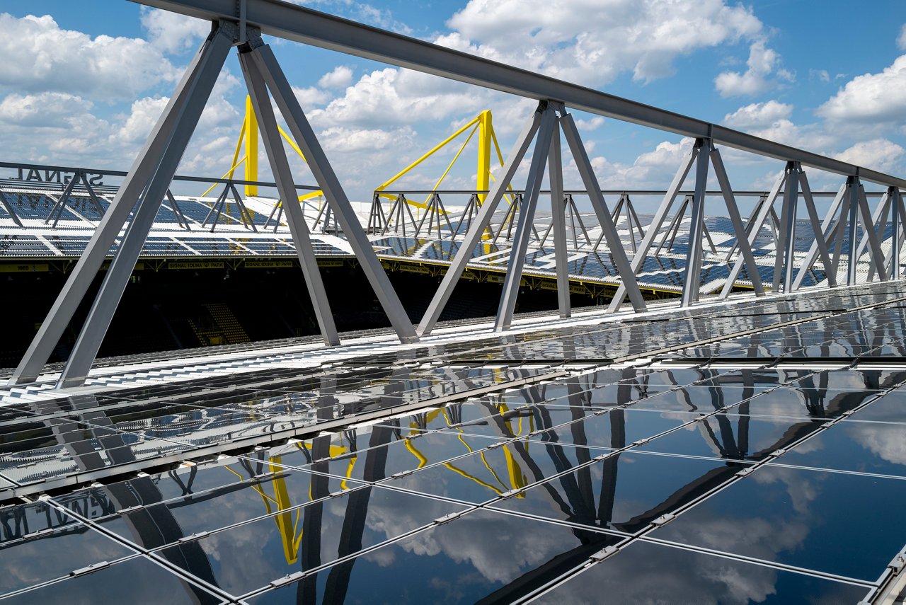 PV system on the roof of SIGNAL IDUNA PARK.
