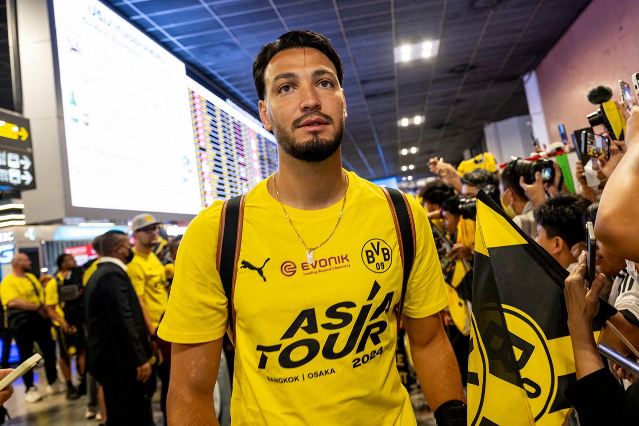 Samstag 20.07.2024, 1. Fussball - Bundesliga Saison 24/25 - ASIA Tour 2024 in Bangkok, 
Thailand - BV Borussia Dortmund -  
Ankunft in Bangkok

Copyright:
Borussia Dortmund GmbH & Co. KGaA
Rheinlanddamm 207-209
44137 Dortmund

(NO IPTC-stripping allowed)
EDITORIAL USE ONLY