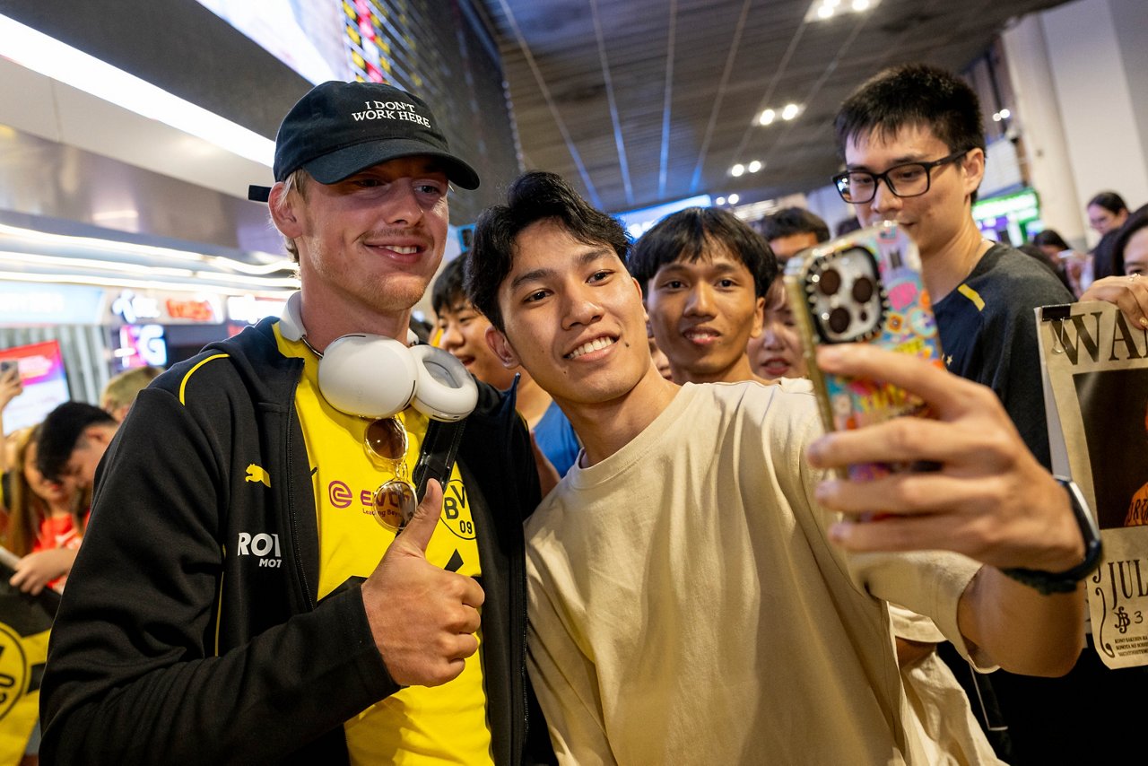 Samstag 20.07.2024, 1. Fussball - Bundesliga Saison 24/25 - ASIA Tour 2024 in Bangkok, 
Thailand - BV Borussia Dortmund -  
Ankunft in Bangkok

Copyright:
Borussia Dortmund GmbH & Co. KGaA
Rheinlanddamm 207-209
44137 Dortmund

(NO IPTC-stripping allowed)
EDITORIAL USE ONLY