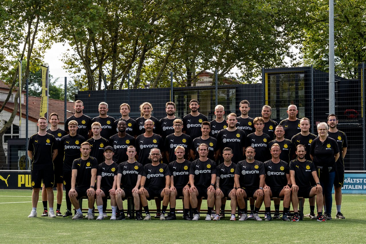 Das Trainer-Team der BVB EVONIK Fußballakademie.