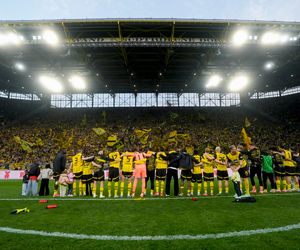 24/25, Bundesliga, Bundesligasaison
Samstag, 03.05.2025, 1. Bundesliga Saison 24/25 - 32. Spieltag in Dortmund, Borussia Dortmund - VfL Wolfsburg, .Schlussjubel, Suedtribuene, Gelbe Wand..Copyright:.Borussia Dortmund GmbH & Co. KGaA.Rheinlanddamm 207-209.44137 Dortmund..(NO IPTC-stripping allowed).EDITORIAL USE ONLY
