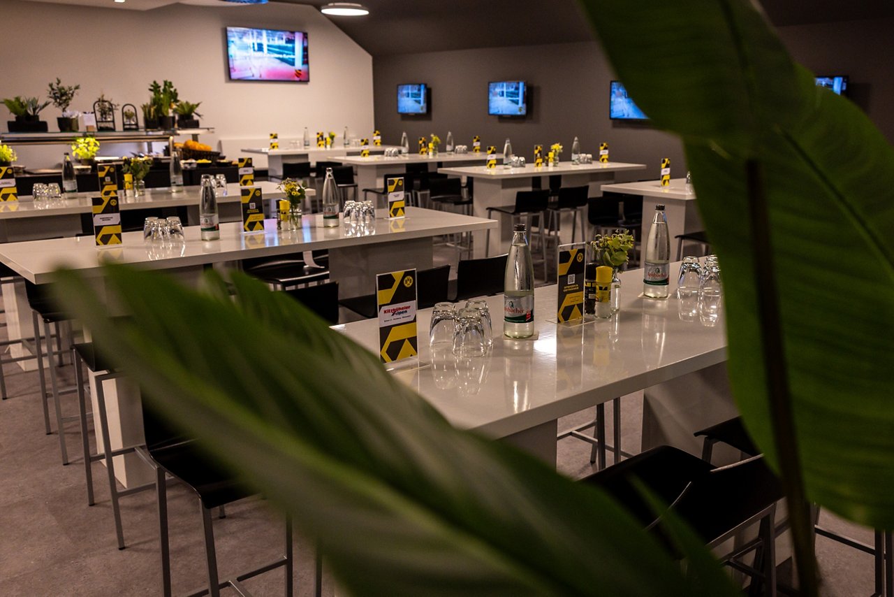 Innenansicht des VIP-Bereichs Weiße Wiese.