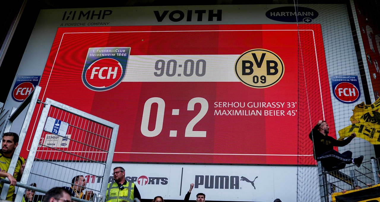 Die Anzeigetafel zeigt den Endstand von 0:2.
