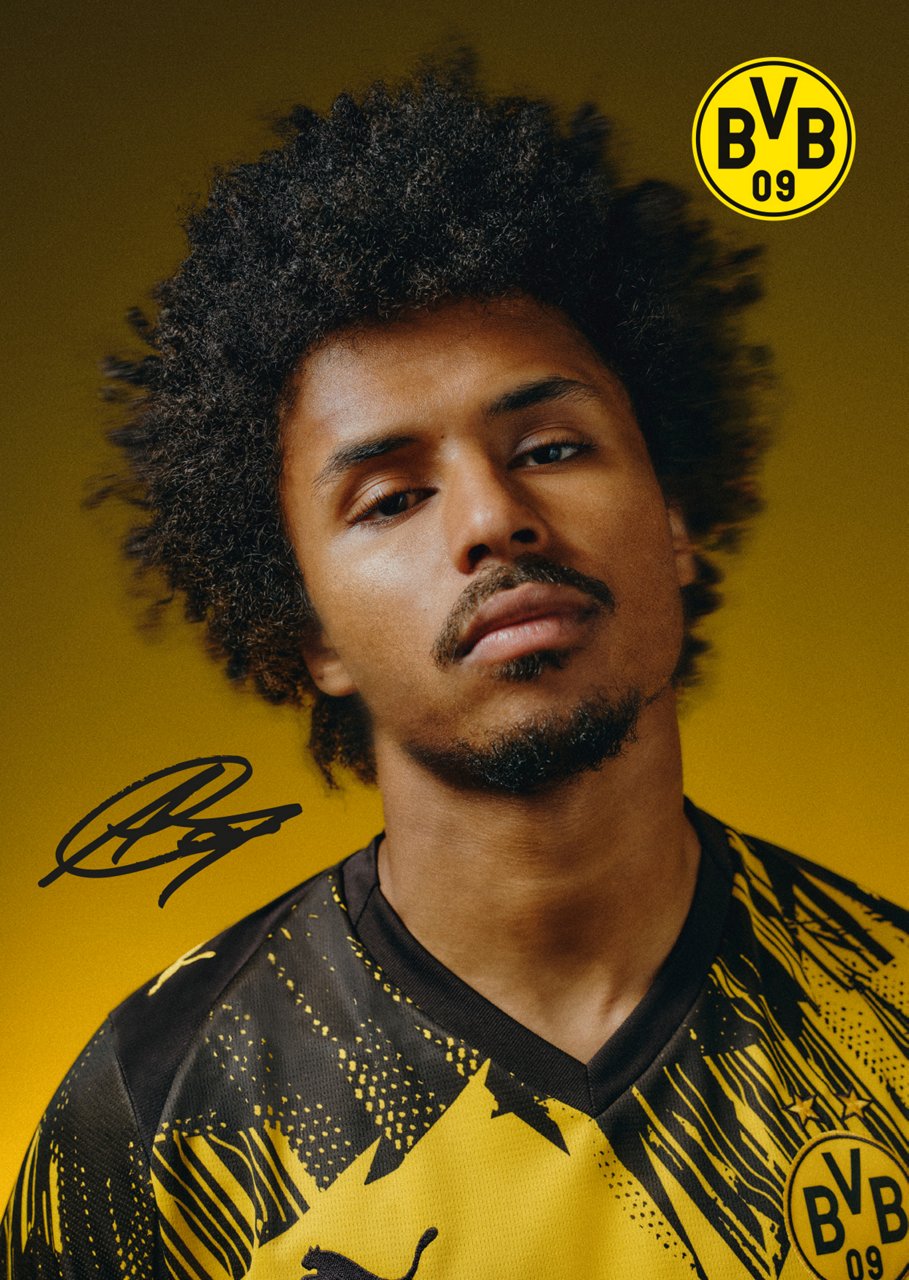 Front side of Karim Adeyemi's autograph card.