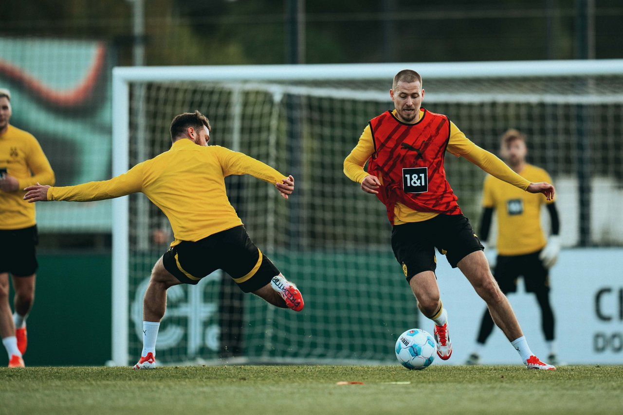 Bundesliga, 24/25, Herren, Saison, Lissabon, Training
Mittwoch 12.02.2025, Bundesliga Saison 24/25 -  Training in Lissabon / Portugal - BV Borussia Dortmund.. Salih Oezcan (BVB), Waldemar Anton (BVB)..Copyright:.Borussia Dortmund GmbH & Co. KGaA.Rheinlanddamm 207-209.44137 Dortmund..(NO IPTC-stripping allowed).EDITORIAL USE ONLY