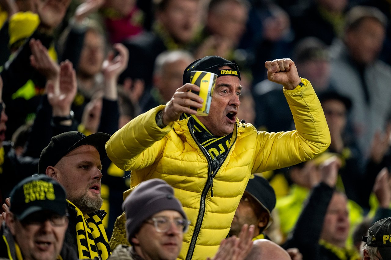 BVB Fan feuert an