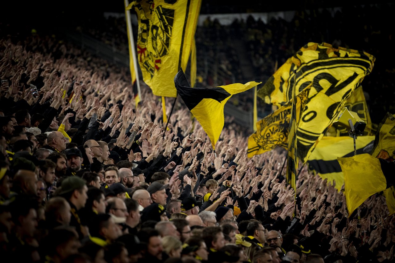 BVB Fans auf der Südtribüne