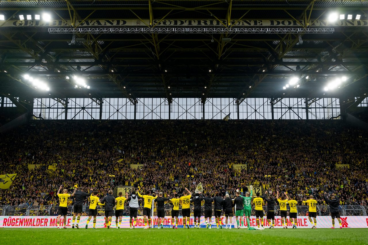BVB-team in front of the Südtribüne at the Borussia Dortmund Season Opening