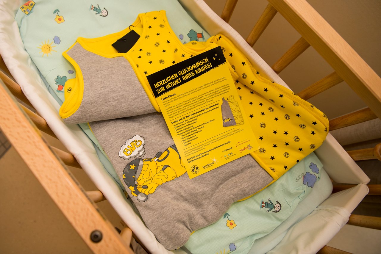 Montag 16.08.2021, 1. Fussball - Bundesliga Saison 21/22 - BVB-Stiftung in Dortmund, 

BVB-Stiftung „leuchte auf“ und BVB Kidsclub, Emma, Baby-Schlafsack Aktion mit dem Klinikum Westfalen (Knappschaftskrankenhaus), St. Josefs Hospital und dem Klinikum Dortmund

Copyright:
Borussia Dortmund GmbH & Co. KGaA
Rheinlanddamm 207-209
44137 Dortmund



