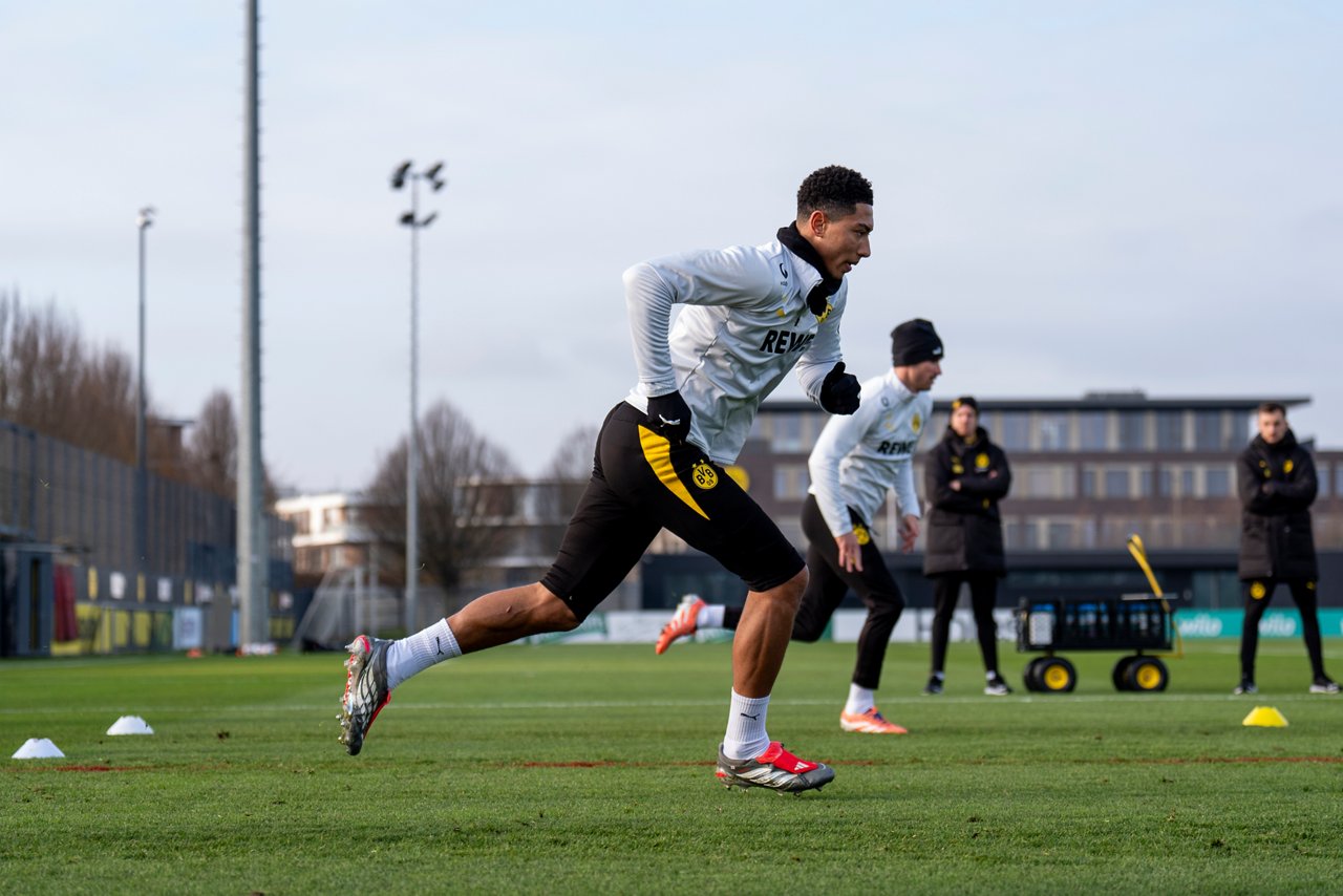 Jobe Bellingham sprintet.