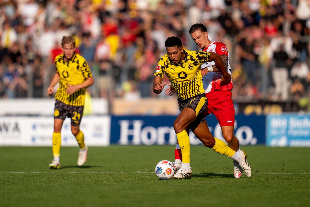 Jobe Bellingham during the friendly against Siegen.