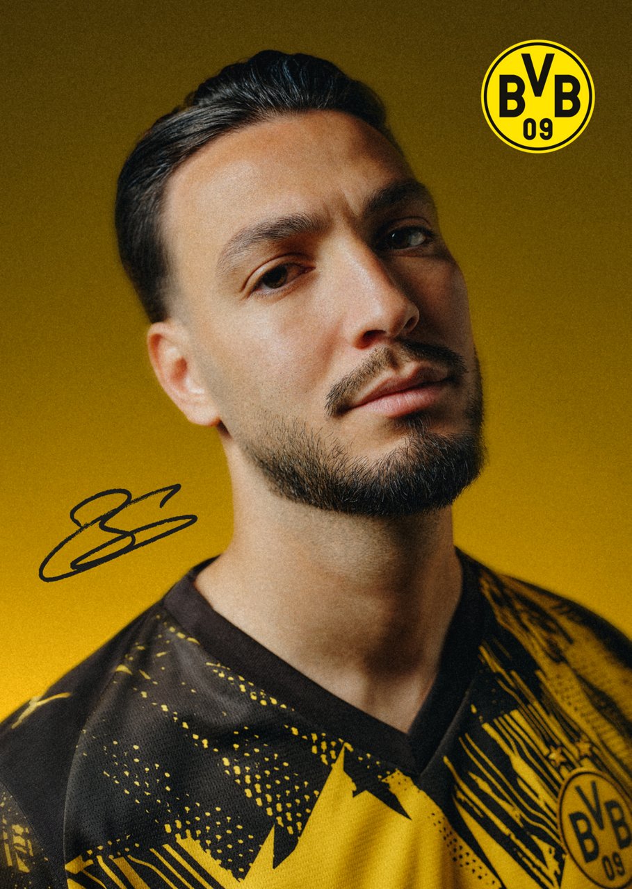 Front side of Ramy Bensebaini's autograph card.