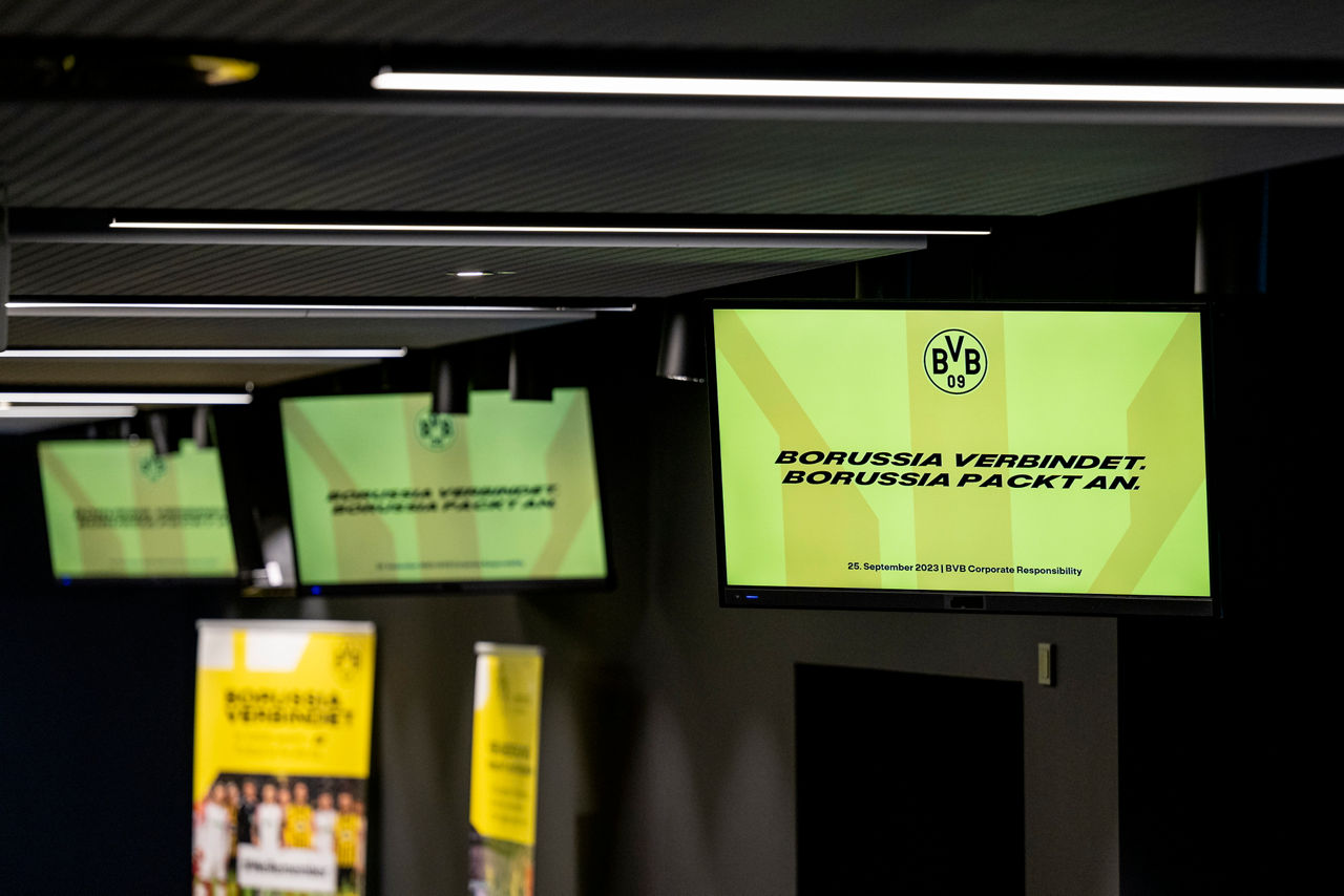 23/24, Bundesliga, Bundesligasaison
Montag 25.09.2023, 1. Fussball - Bundesliga Saison 23/24 - in Dortmund - .Fandelegierten-Tagung - Nachhaltigkeit/gesellschaftliches Engagement..Copyright:.Borussia Dortmund GmbH & Co. KGaA.Rheinlanddamm 207-209.44137 Dortmund..(NO IPTC-stripping allowed).EDITORIAL USE ONLY