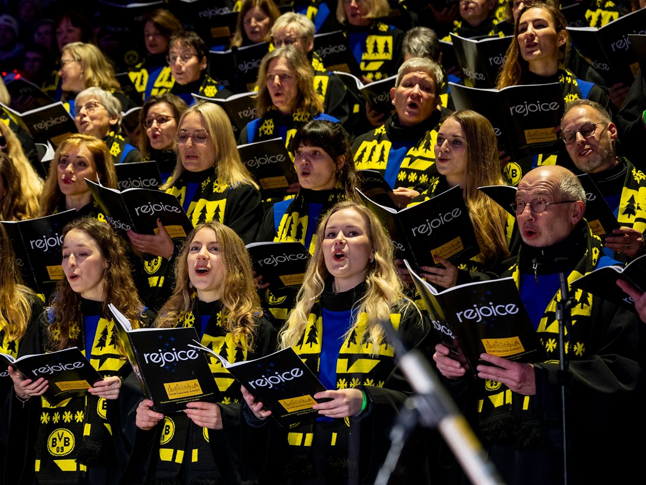 Chor beim BVB Weihnachtssingen