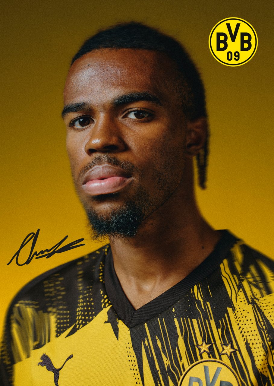 Vorderseite der Autogrammkarte von Carney Chukwuemeka.