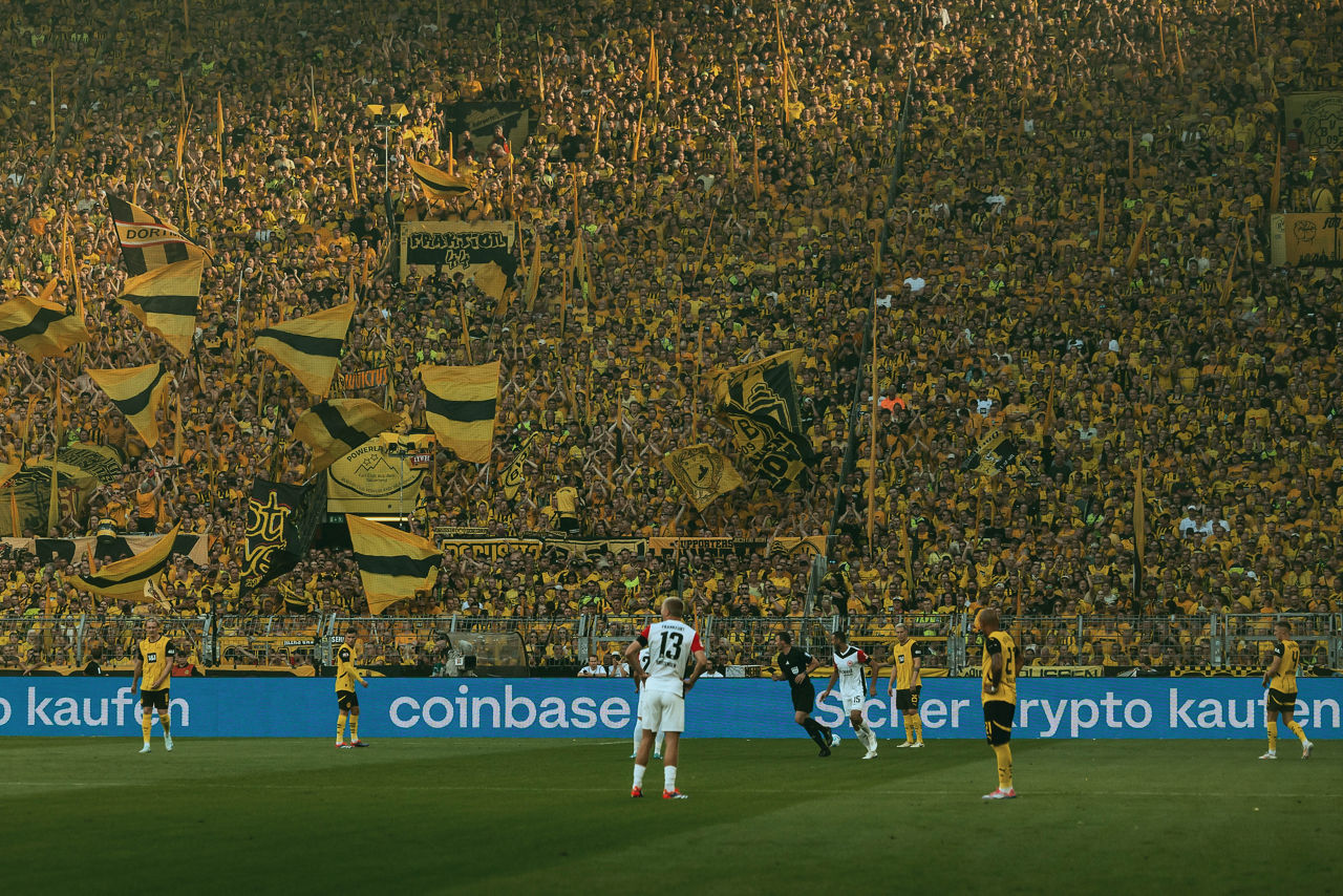 Borussia Dortmund extends partnership with Coinbase
