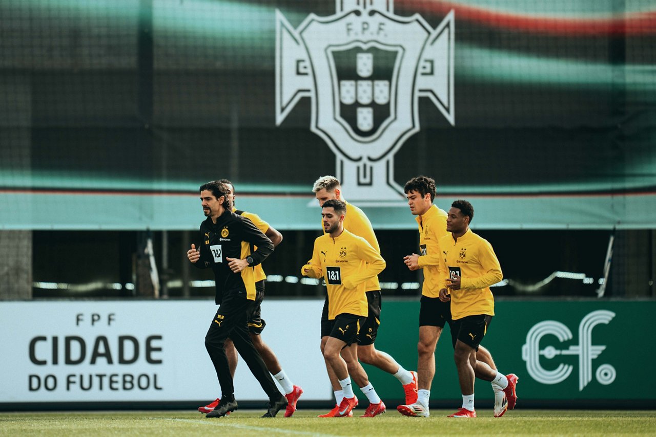 Bundesliga, 24/25, Herren, Saison, Lissabon, Training
Mittwoch 12.02.2025, Bundesliga Saison 24/25 -  Training in Lissabon / Portugal - BV Borussia Dortmund..Marcelo Martins (BVB), Yan Couto (BVB), Niklas Suele Süle (BVB), Giovanni Reyna (BVB), Julien Duranville (BVB)..Copyright:.Borussia Dortmund GmbH & Co. KGaA.Rheinlanddamm 207-209.44137 Dortmund..(NO IPTC-stripping allowed).EDITORIAL USE ONLY