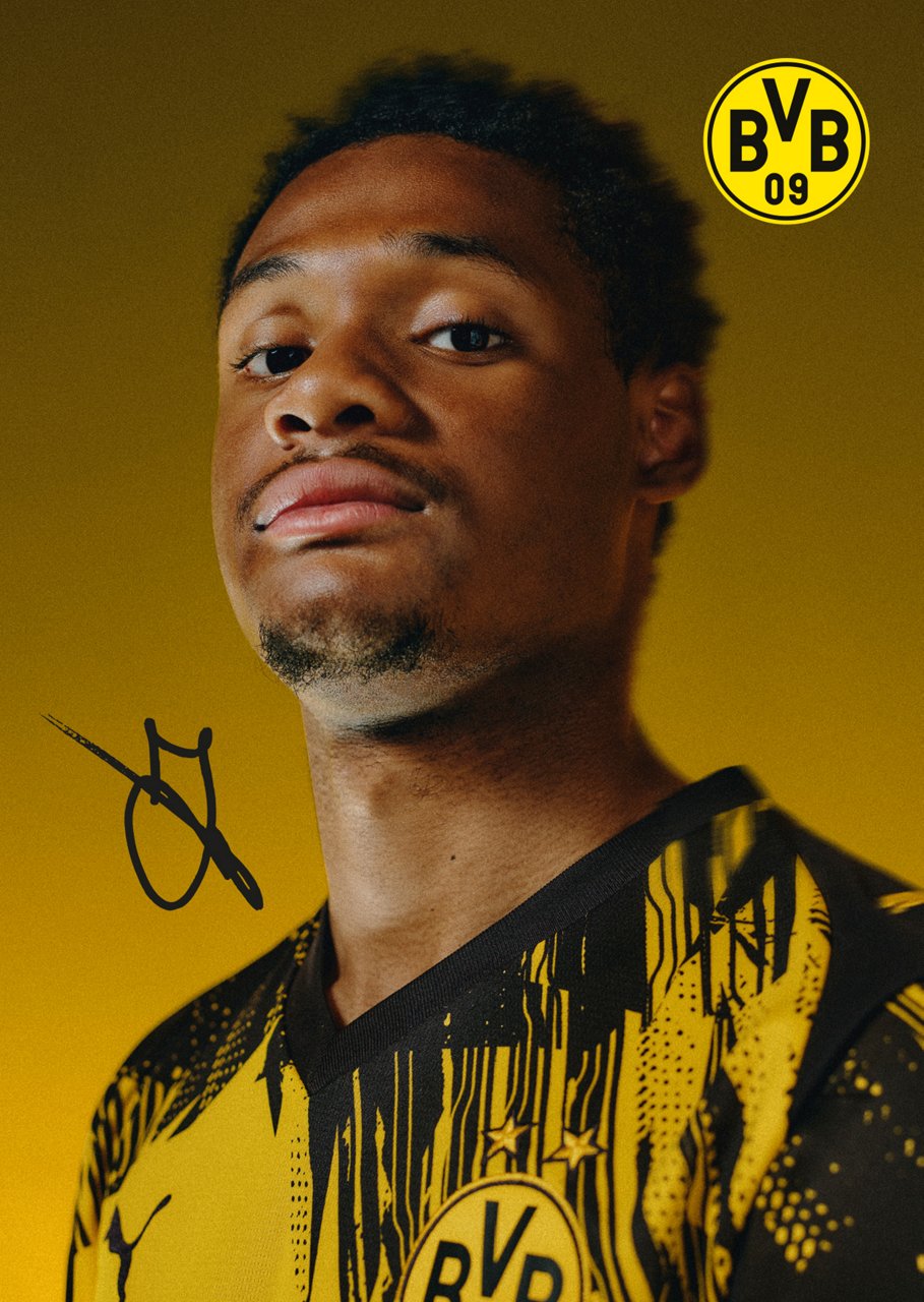 Front side of Julien Duranville's autograph card.