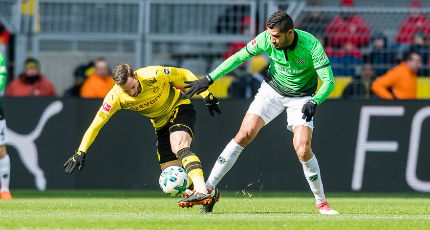 DORTMUND, GERMANY - MARCH 18: Gonzalo Castro of Borussia Dortmund in action during the Bundesliga match between Borussia Dortmund and Hannover 96 at the Signal Iduna Park on March 18, 2018 in Dortmund, Germany.  (Photo by Alexandre Simoes/Borussia Dortmund/Getty Images)