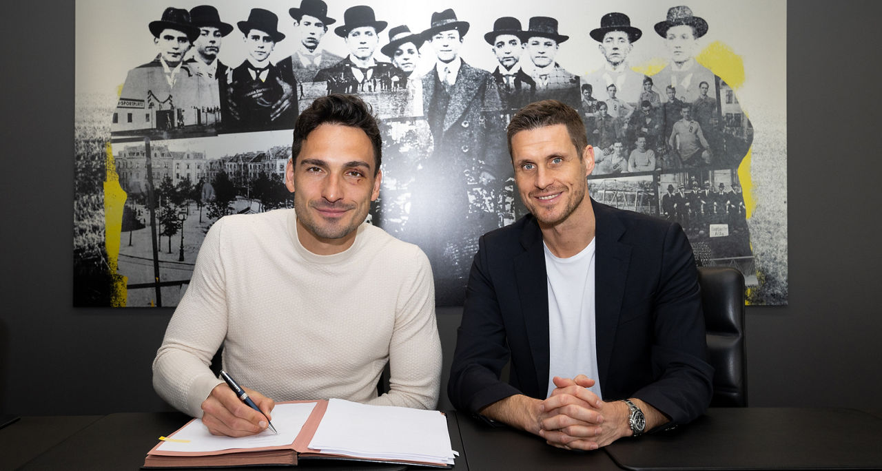 Stage Image Alternative Text