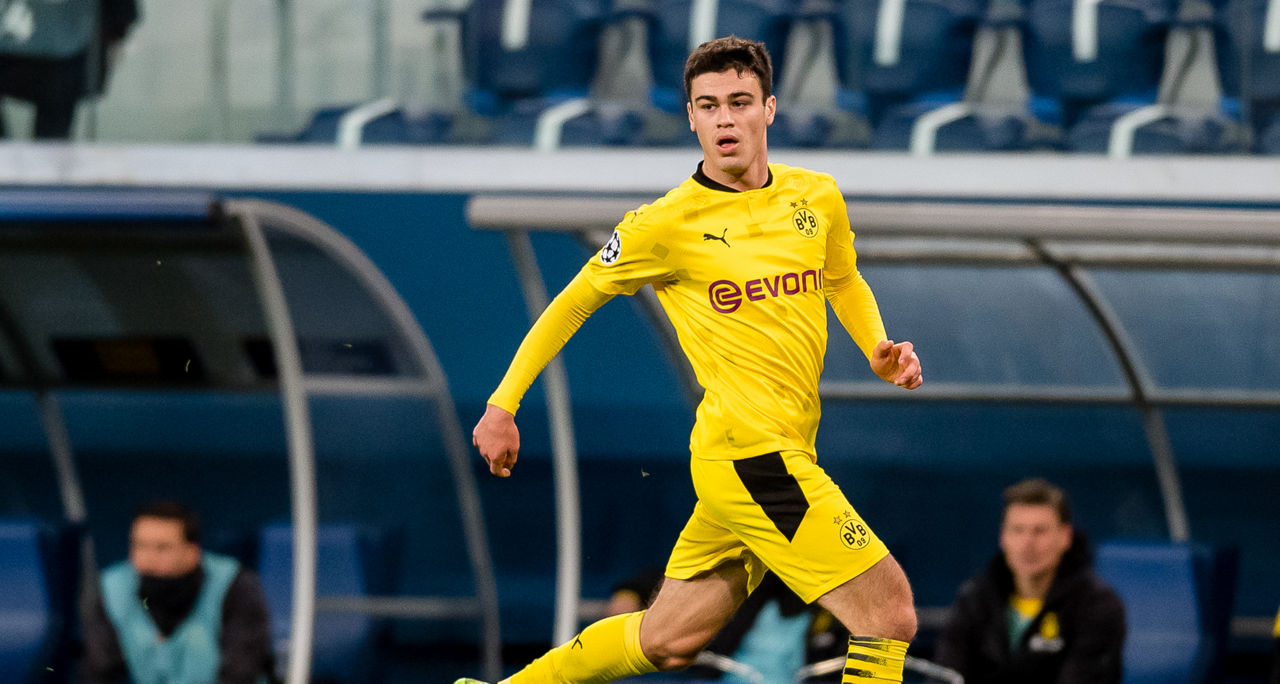 SAINT PETERSBURG, RUSSIA - DECEMBER 08: Giovanni Reyna of Borussia Dortmund in action during the Champions League match between Zenit St. Petersburg and Borussia Dortmund at the Gazprom Arena on December 08, 2020 in Saint Petersburg, Russia. (Photo by Alexandre Simoes/Borussia Dortmund via Getty Images)