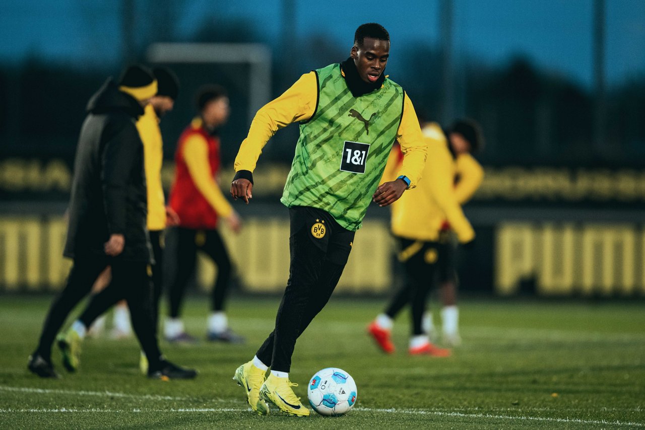 24/25, Bundesliga, Bundesligasaison, Training
Montag 18.11.2024, 1. Fussball - Bundesliga Saison 24/25 - Training in Dortmund, .BV Borussia Dortmund - Training - .Jamie Gittens (BVB)..Copyright:.Borussia Dortmund GmbH & Co. KGaA.Rheinlanddamm 207-209.44137 Dortmund..(NO IPTC-stripping allowed).EDITORIAL USE ONLY