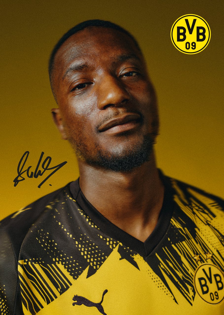 Front side of Serhou Guirassy's autograph card.