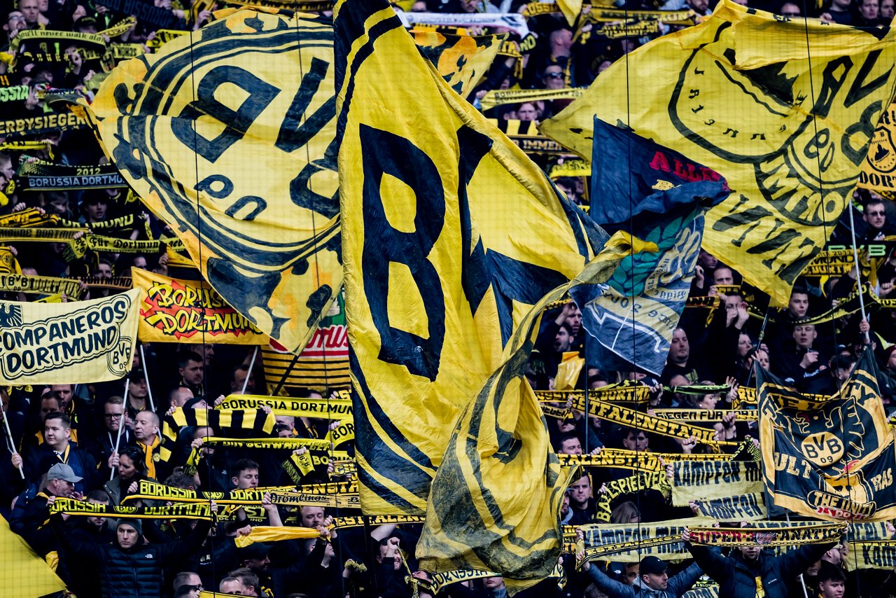 cheering borussia dortmund fans