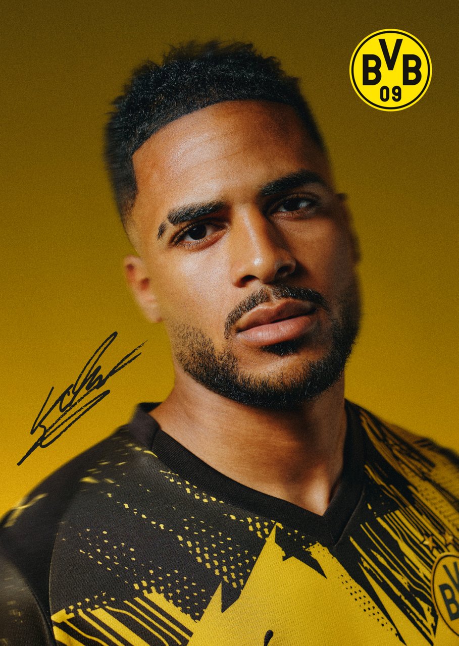 Front side of Almugera Kabar's autograph card.