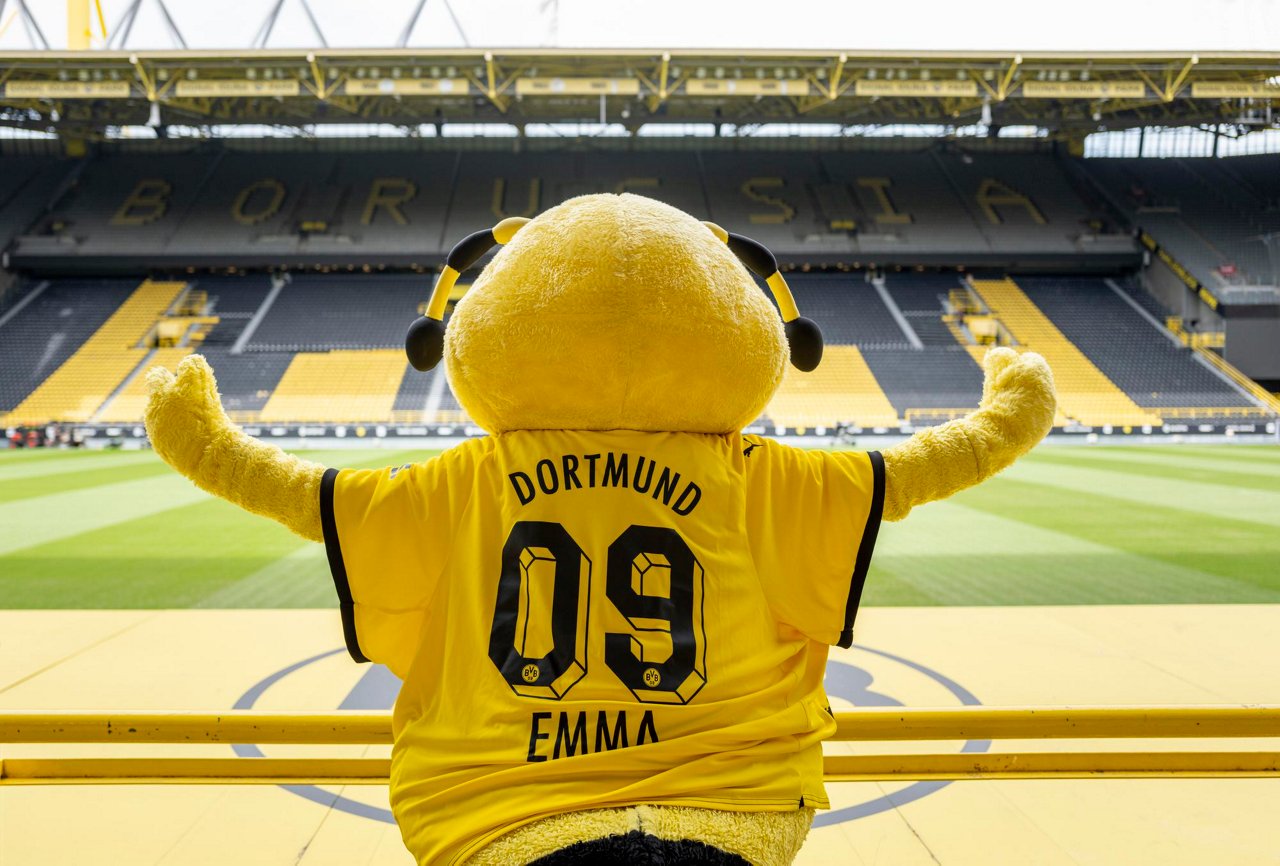 EMMA at the pitch at SIGNAL IDUNA PARK 