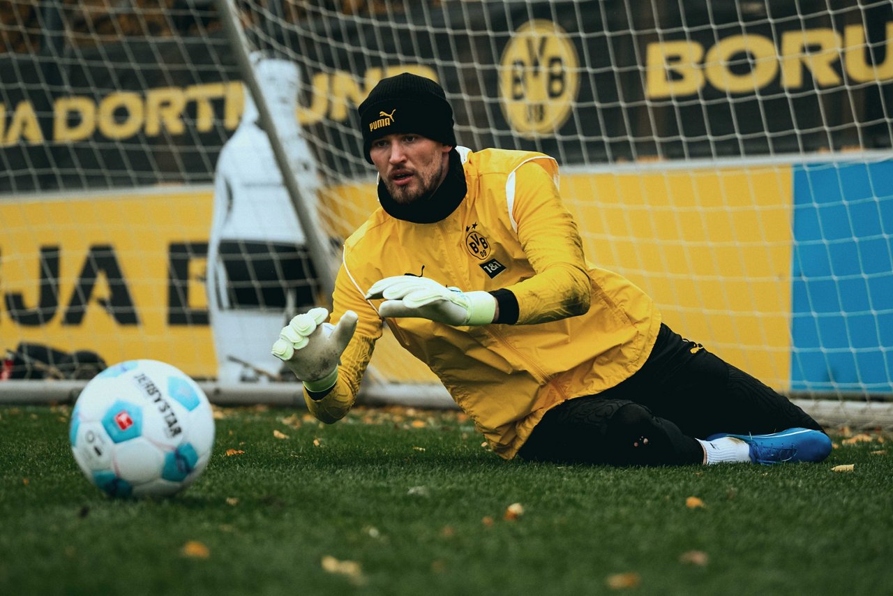 24/25, Bundesliga, Bundesligasaison, Training
Mittwoch 20.11.2024, 1. Fussball - Bundesliga Saison 24/25 - Training in Dortmund, .BV Borussia Dortmund - Training - .Gregor Kobel (BVB)..Copyright:.Borussia Dortmund GmbH & Co. KGaA.Rheinlanddamm 207-209.44137 Dortmund..(NO IPTC-stripping allowed).EDITORIAL USE ONLY