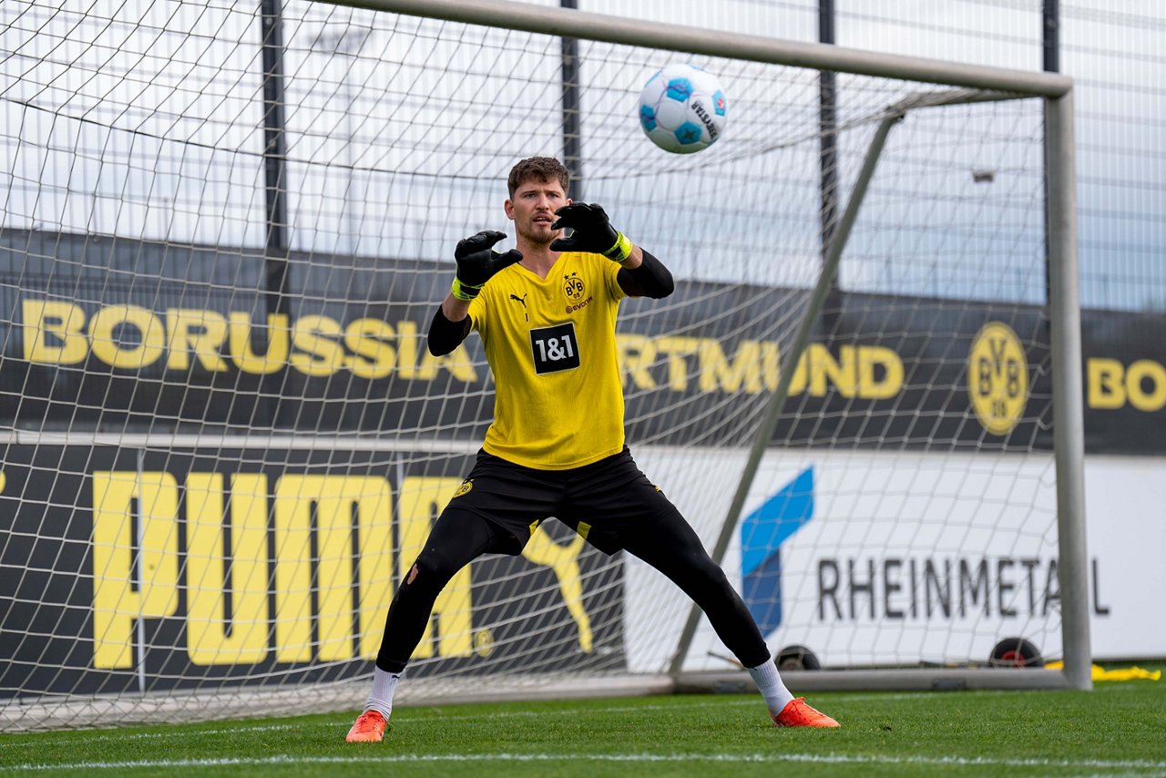 24/25, Bundesliga, Bundesligasaison, Training
Mittwoch 23.04.2025, 1. Fussball - Bundesliga Saison 24/25 - Training in Dortmund, .BV Borussia Dortmund - Training - ..Gregor Kobel (BVB)..Copyright:.Borussia Dortmund GmbH & Co. KGaA.Rheinlanddamm 207-209.44137 Dortmund..(NO IPTC-stripping allowed).EDITORIAL USE ONLY