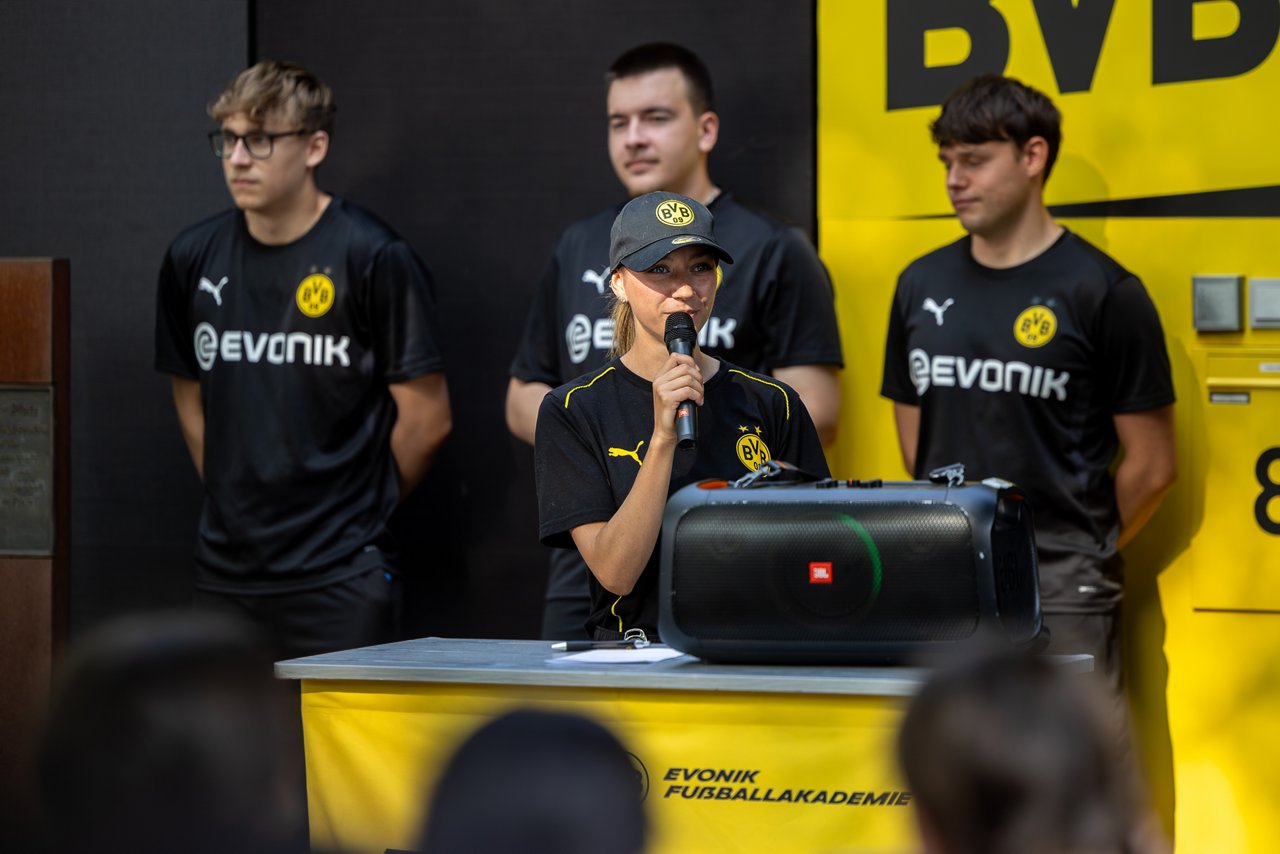 Kontaktmöglichkeiten & FAQ entdecken.