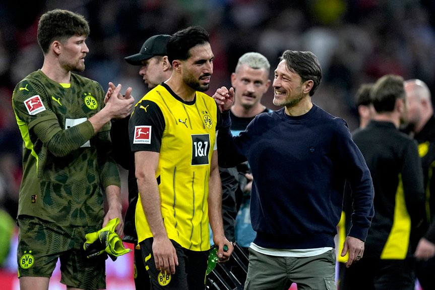 24/25, Bundesliga, Bundesligasaison
Samstag 12.04.2025, 1. Bundesliga Saison 24/25 - 29. Spieltag in Muenchen, FC Bayern Muenchen - Borussia Dortmund, .Trainer Niko Kovac (BVB), Torwart Gregor Kobel (BVB), Emre Can (BVB) ..Copyright:.Borussia Dortmund GmbH & Co. KGaA.Rheinlanddamm 207-209.44137 Dortmund..(NO IPTC-stripping allowed).EDITORIAL USE ONLY