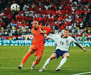 2024-07-10 Netherlands v England - UEFA EURO, EM, Europameisterschaft,Fussball 2024 Semi Final DORTMUND, NETHERLANDS - JULY 10: Donyell Malen of the Netherlands battles for possession with Kieran Trippier of England during the UEFA EURO 2024 Semi Final match between Netherlands and England at BVB Stadion Dortmund on July 10, 2024 in Dortmund, Netherlands. Dortmund BVB Stadion Dortmund Netherlands Content not available for redistribution in The Netherlands directly or indirectly through any third parties. Copyright: xAndrexWeeningx