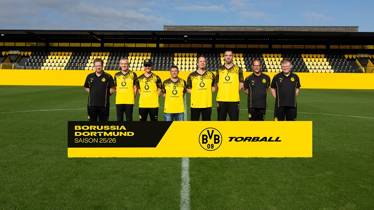 Team photo of the BVB Torball men team for the 2025/26 season.